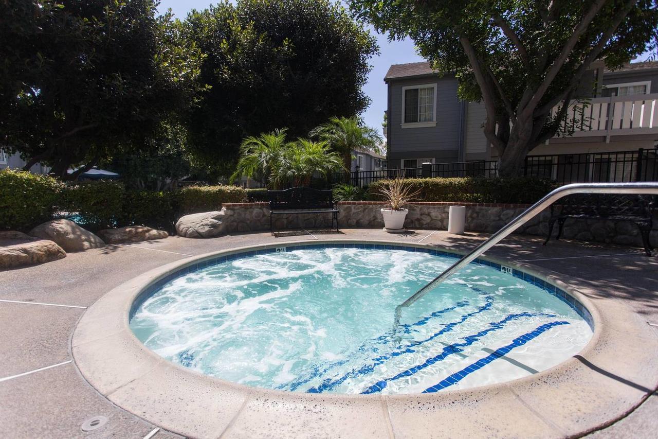 Costa Mesa Apt | Cal King | 100Mbps Wifi | Parking | Pool Hotel Exterior photo